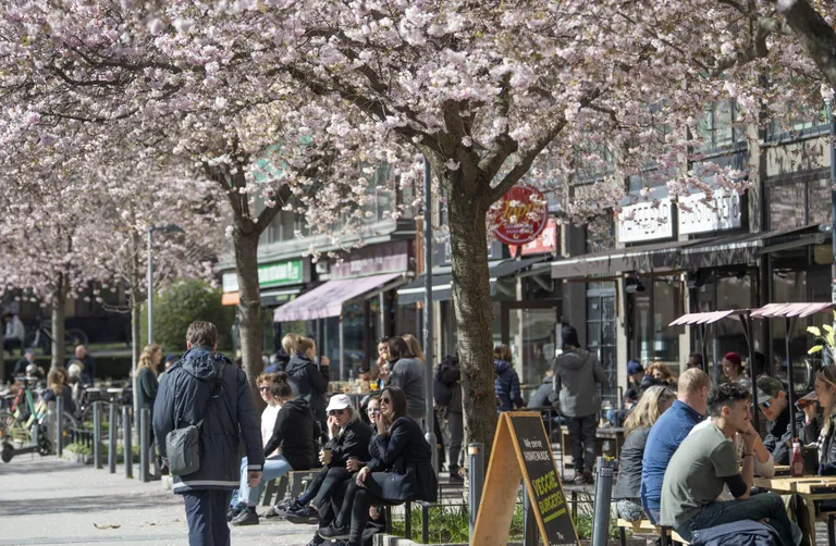 Rootsi pealinn Stockholm aprilli lõpul 2020. Pildil on näha, et inimesed ei hoia distantsi
