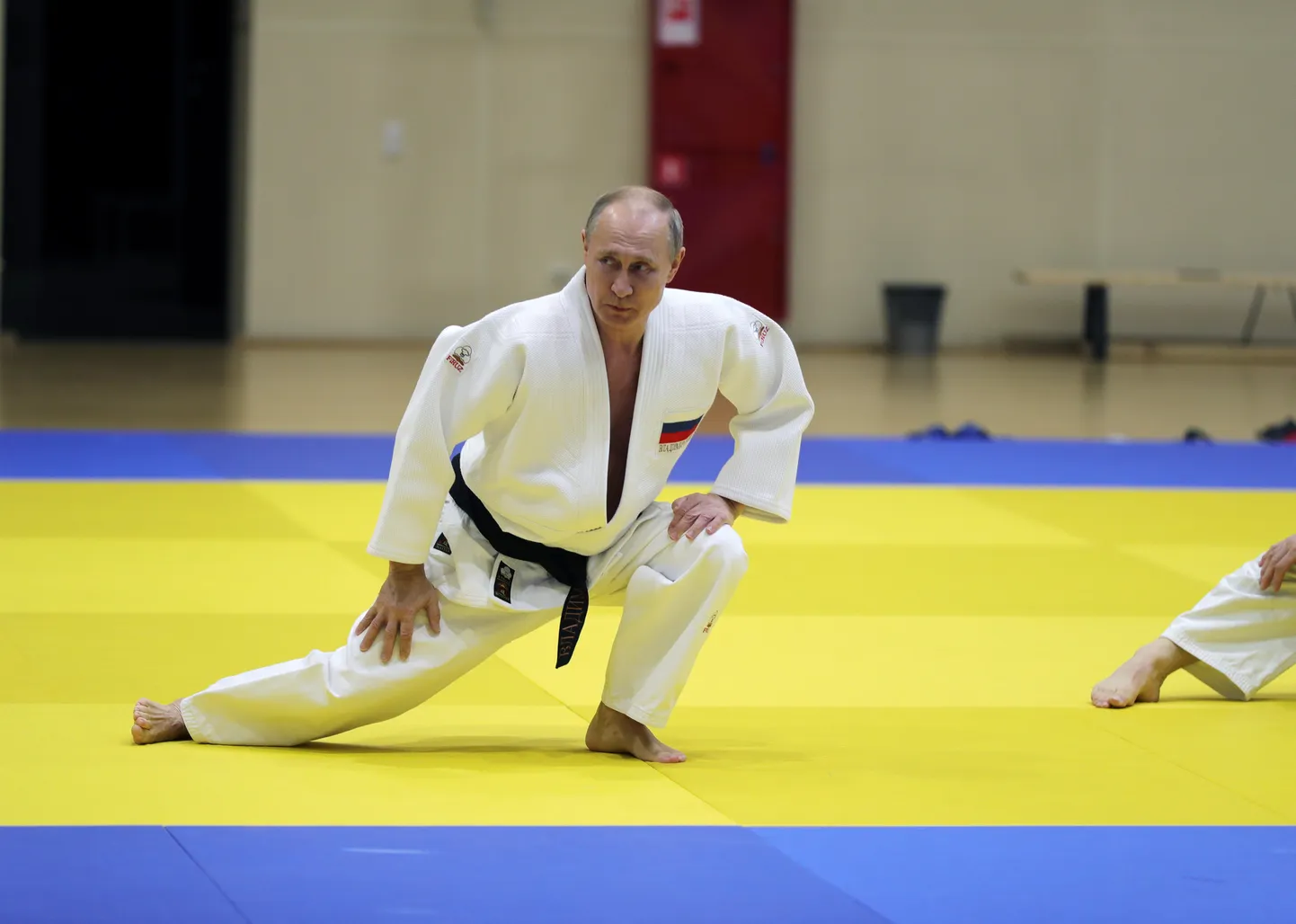 Judoharjutusel küüne murdnud Venemaa president Vladimir Putin meelt ei heitnud.