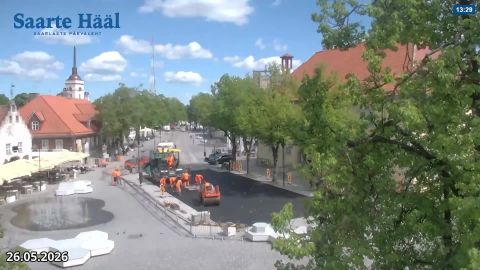 VIDEO ⟩ Vaata, kuidas kesklinnas uus asfalt algusest lõpuni maha sai