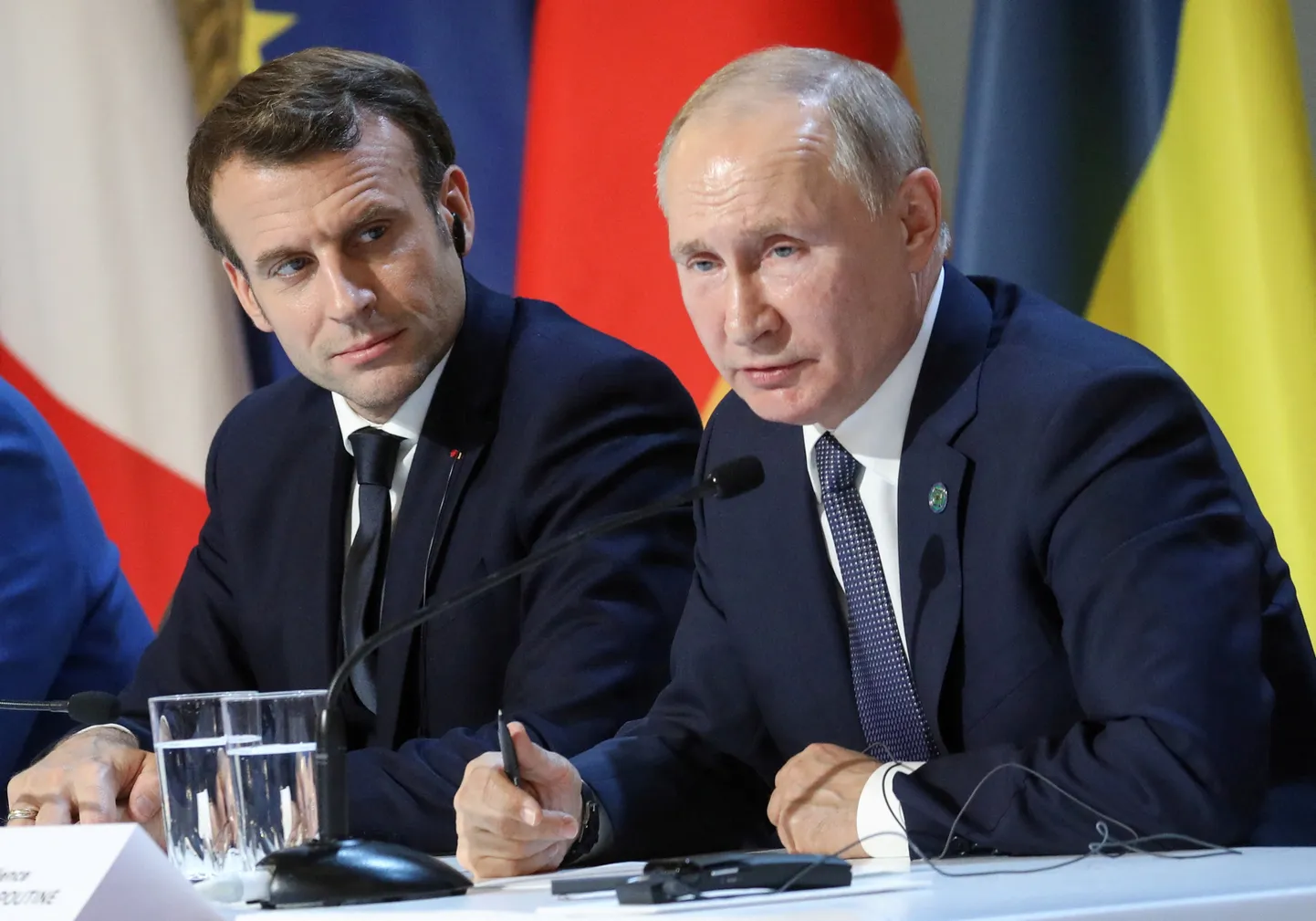 Emanuels Makrons un Vladimirs Putins (2019.gads).