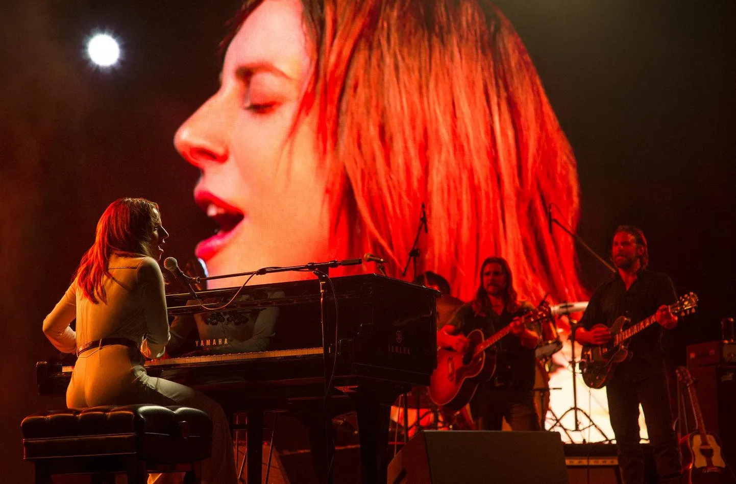 Bradley Cooper ja Lady Gaga filmis «Täht on sündinud» FOTO: Outnow.ch