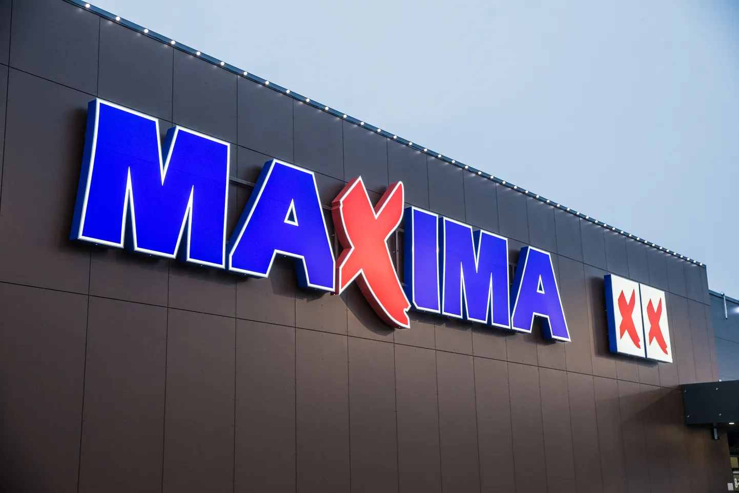 Maxima.