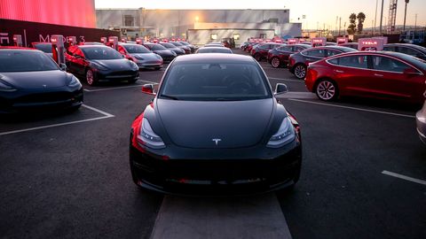 Сколько на самом деле стоит бюджетная Tesla Model 3?