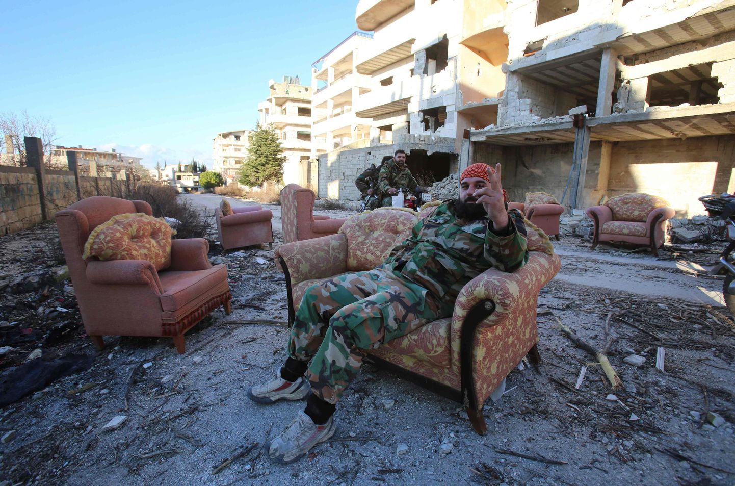 Süüria režiimivägede võitleja strateegiliselt olulises Salma linnas  Latakias.