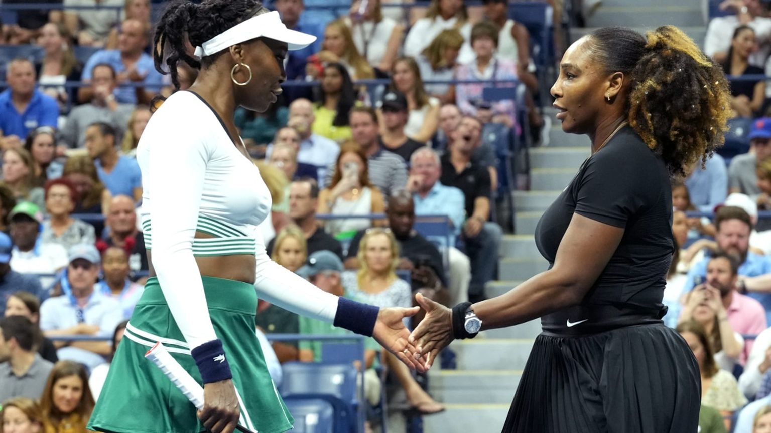 Venus (vasakul) ja Serena Williams.