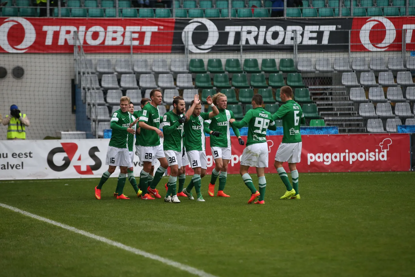Flora mängijad.