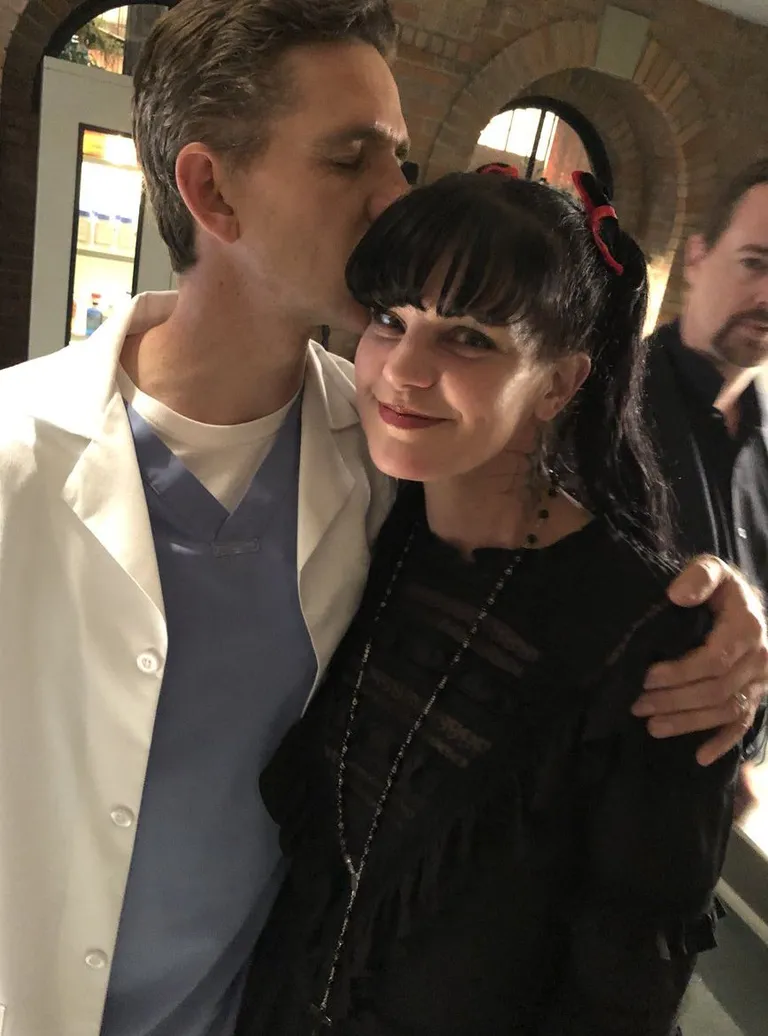 Pauley Perrette koos kolleegidega pärast viimast võtet
