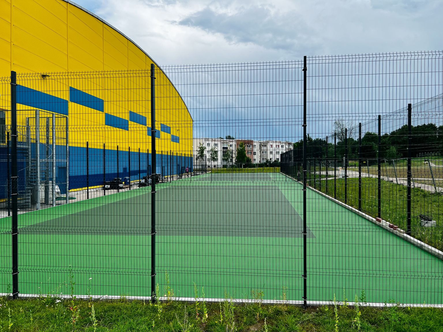 Новые теннисные корты рядом с Нарвским спортивным центром.