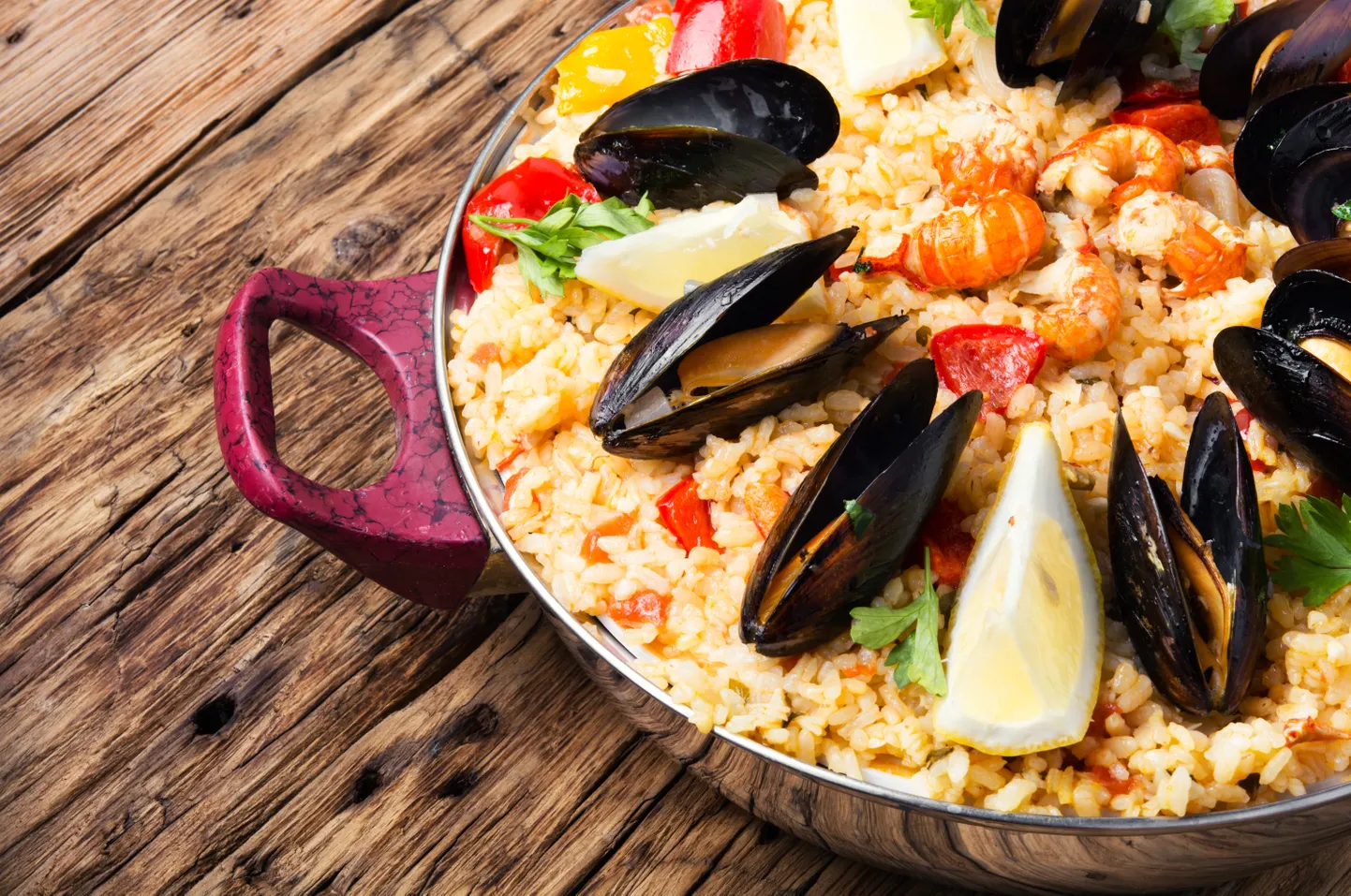 Paella merekarpidega.