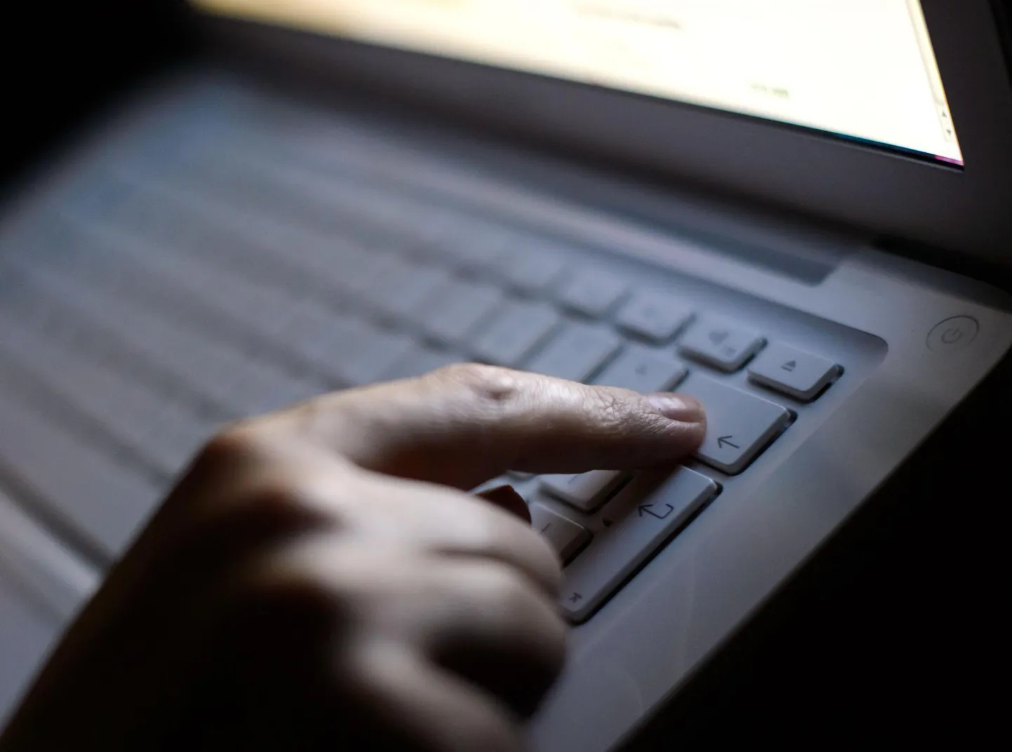 Kurjad näpud võivad kasutada internetis võõrast identiteeti.