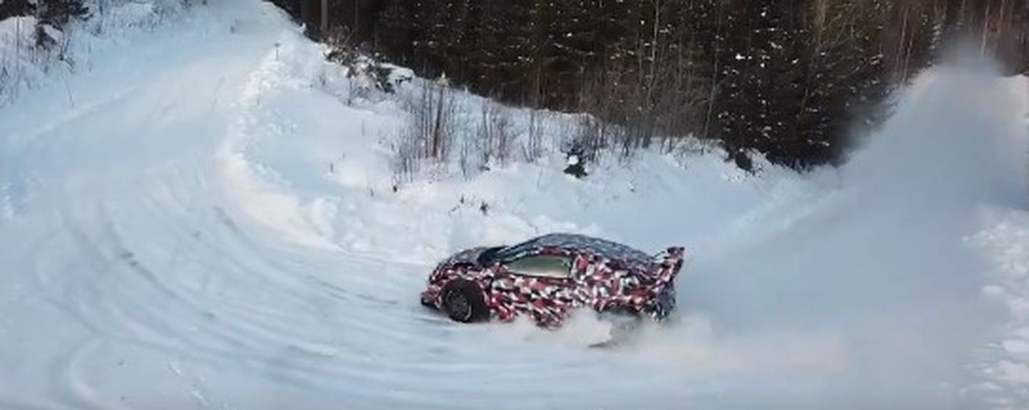 Juho Hänninen Toyota Yaris GR WRCd lumel testimas.