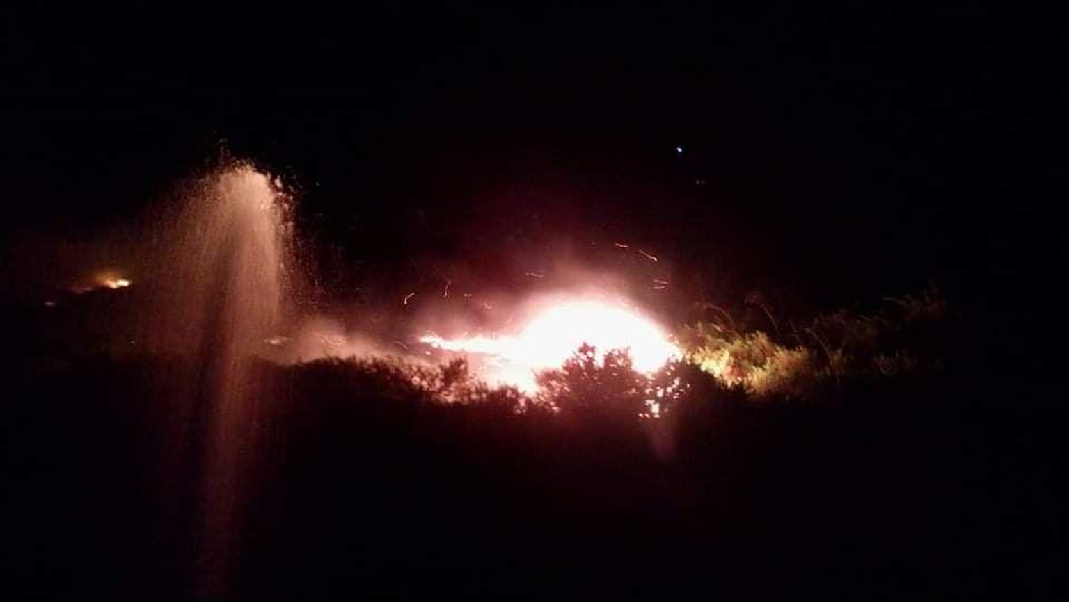 Mohni saarel puhkes ööl vastu reedet tulekahju.