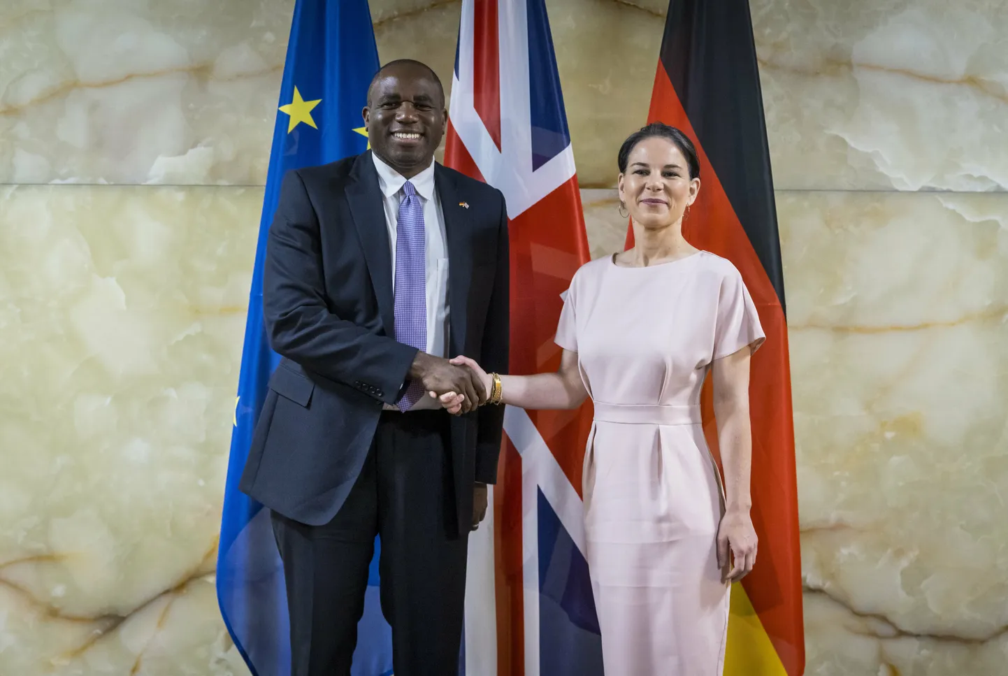 Briti uus välisminister David Lammy kohtumisel oma Saksa kolleegi Annalena Baerbockiga.