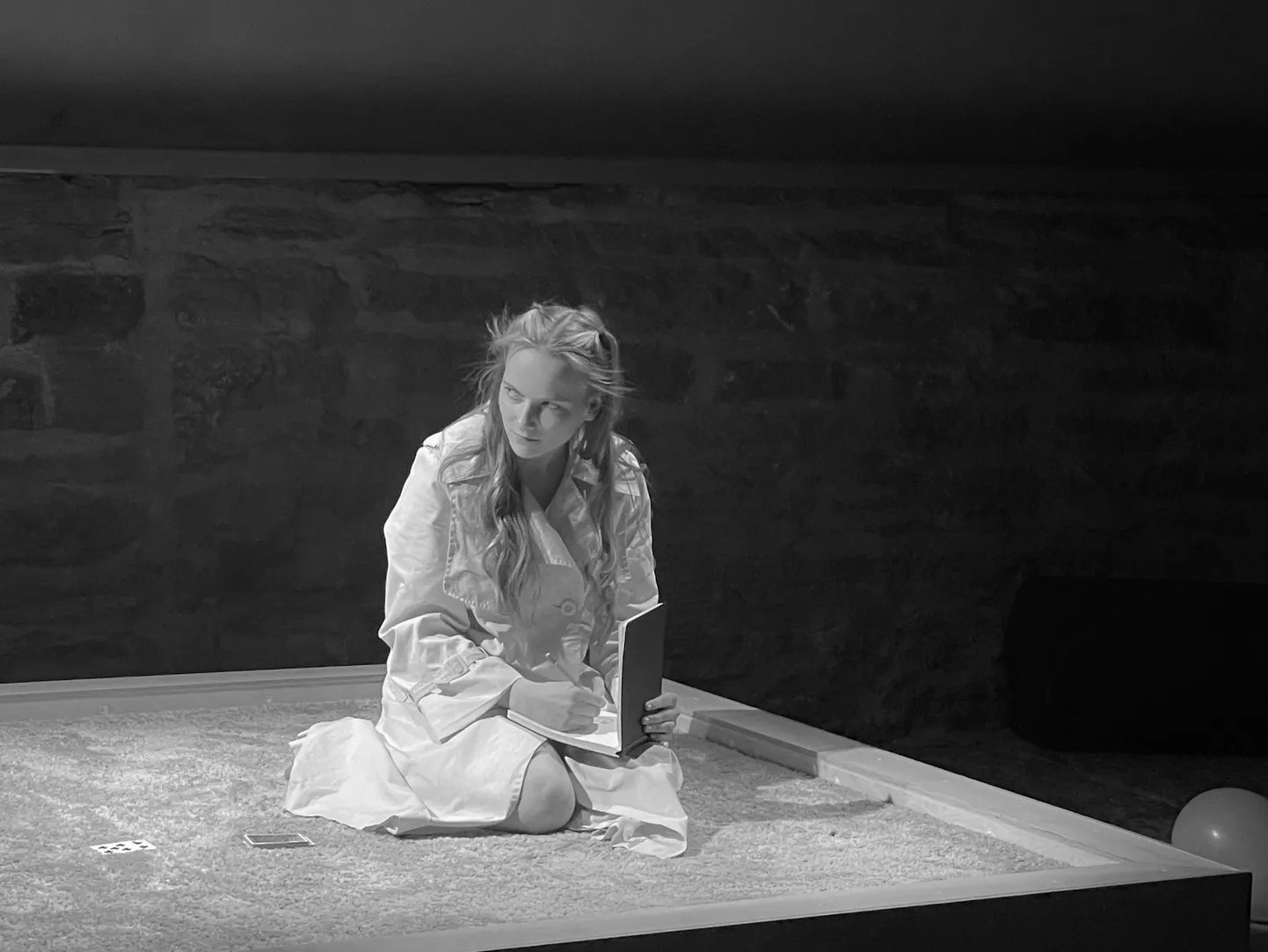 Kellerteatris esietendub John Fowlesi triller «Liblikapüüdja».