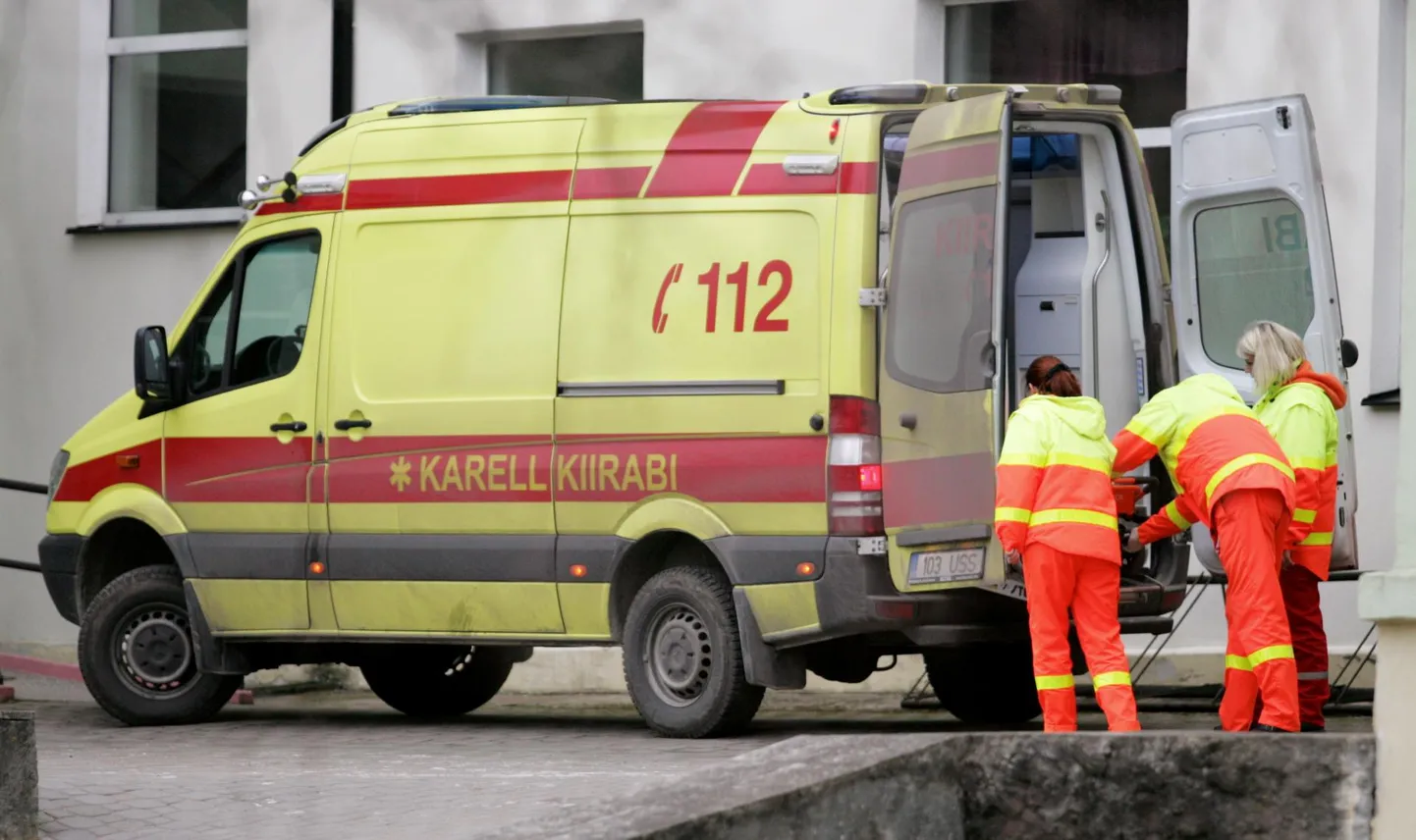 Tapa haigla juures tegutseva Karell Kiirabi brigaad. Foto on illustreeriv.