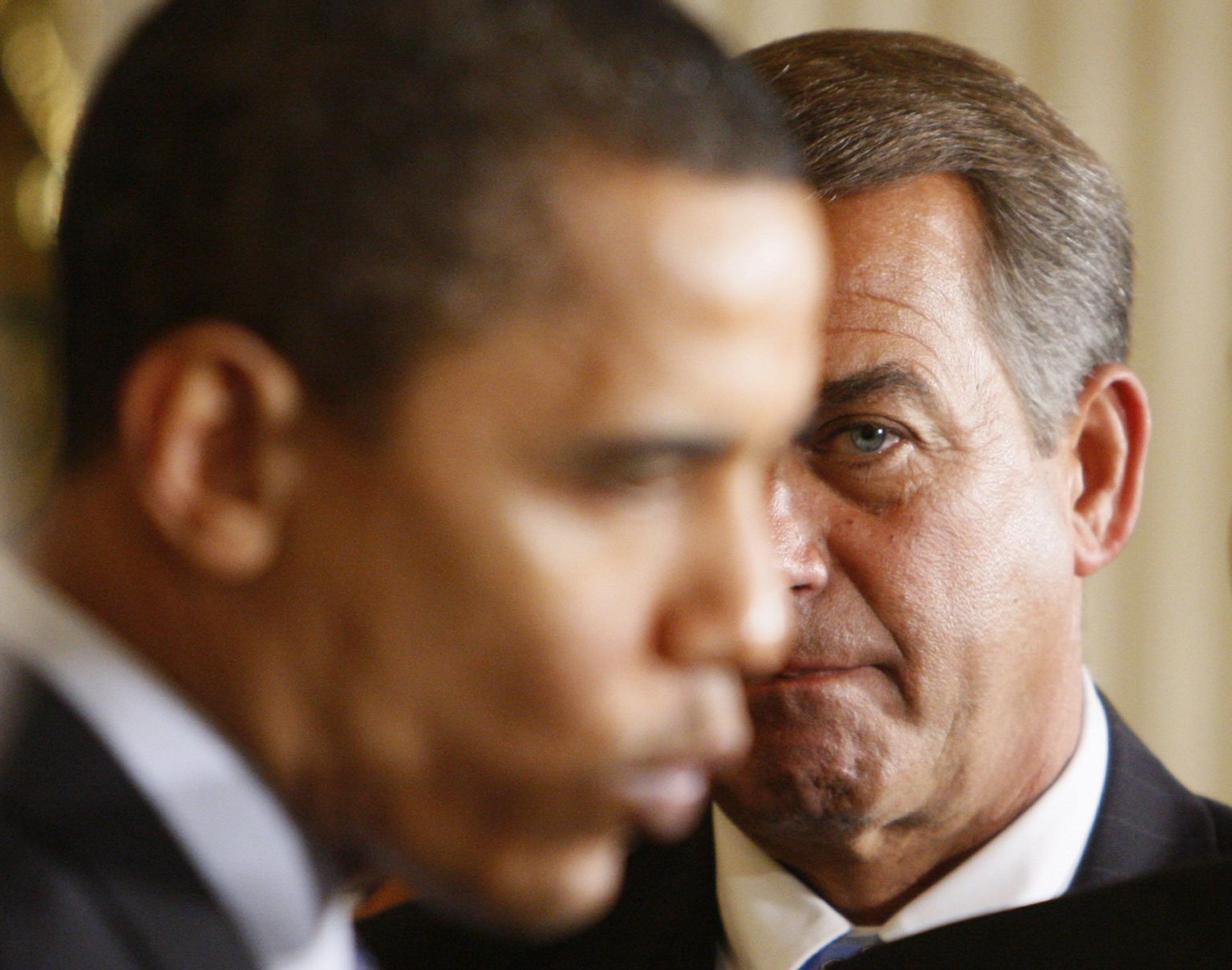 USA esindajatekoja vähemuse liider, Ohio kongresmen John Boehner, vaatab president Barack Obamat.