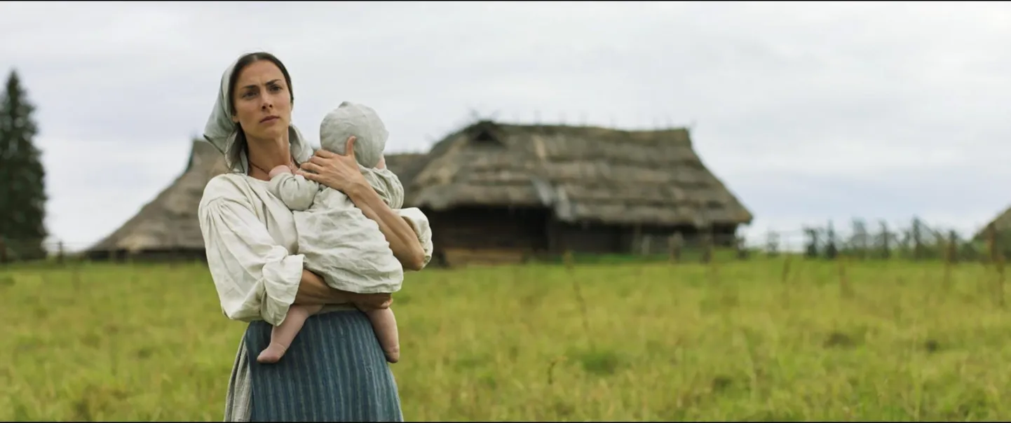 Krõõt (Maiken Schmidt) „Tõe ja õiguse“ filmis. Õige perenaise hääl on sigadele magusam kui teise mehe rukis.