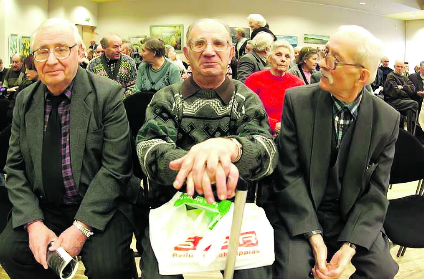 KOHTUPROTSESSIL KURESSAARES AASTAL 2002: (Vasakult) Stepan Nikejev, August Kolk, Pjotr Kislõi.
