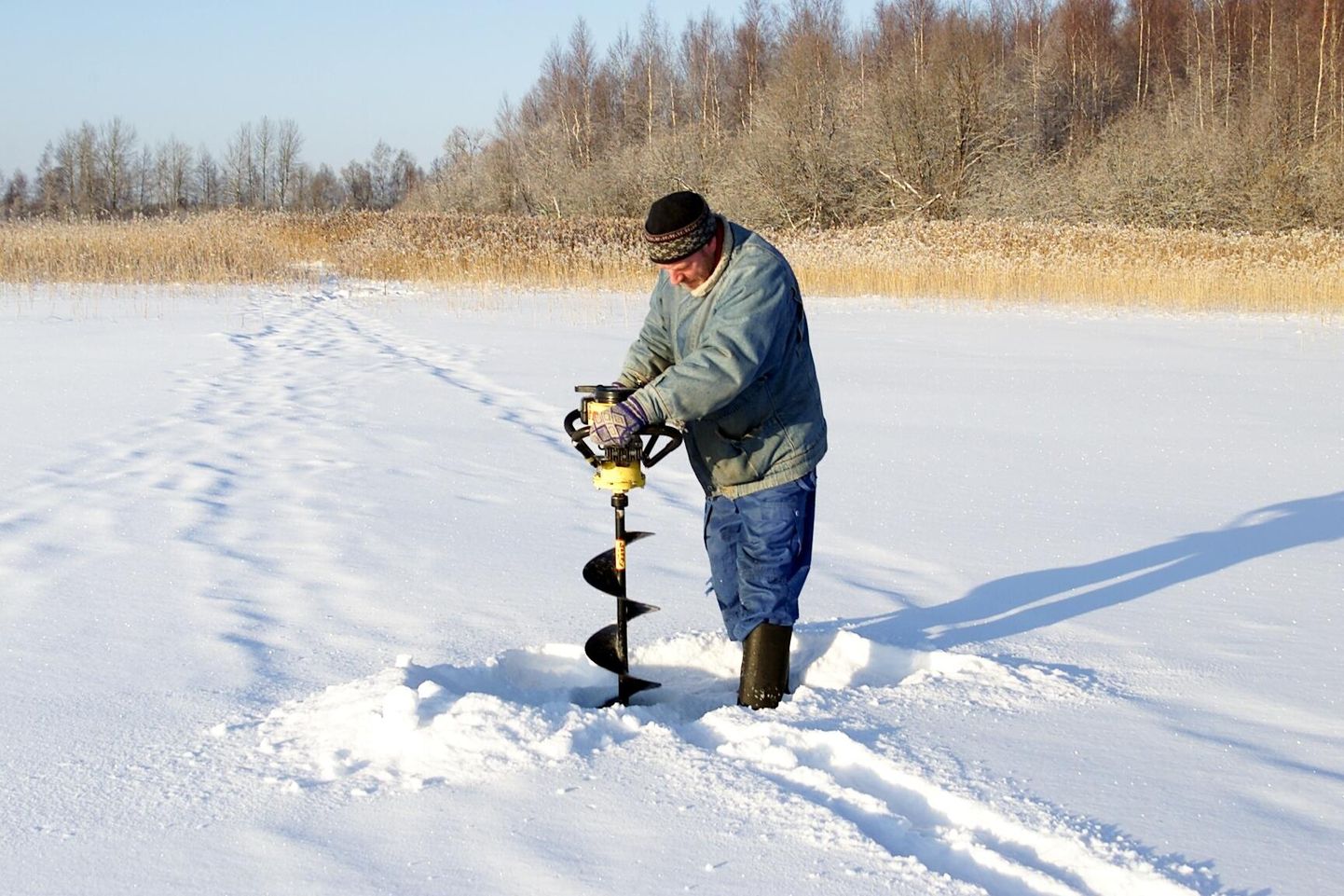 Kunstlik õhu pumpamine jää alla sobib pigem väiksemate veekogude, näiteks kodutiikide jaoks.