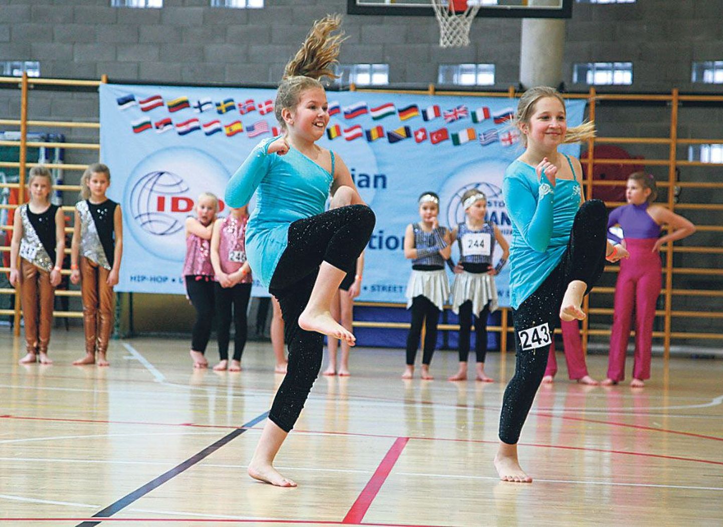 Homme Pärnu kesklinna koolide võimlas toimuvast võistlusest “Pärnu Spring Cup” tõotab kujuneda iga-aastane tantsu suurüritus.