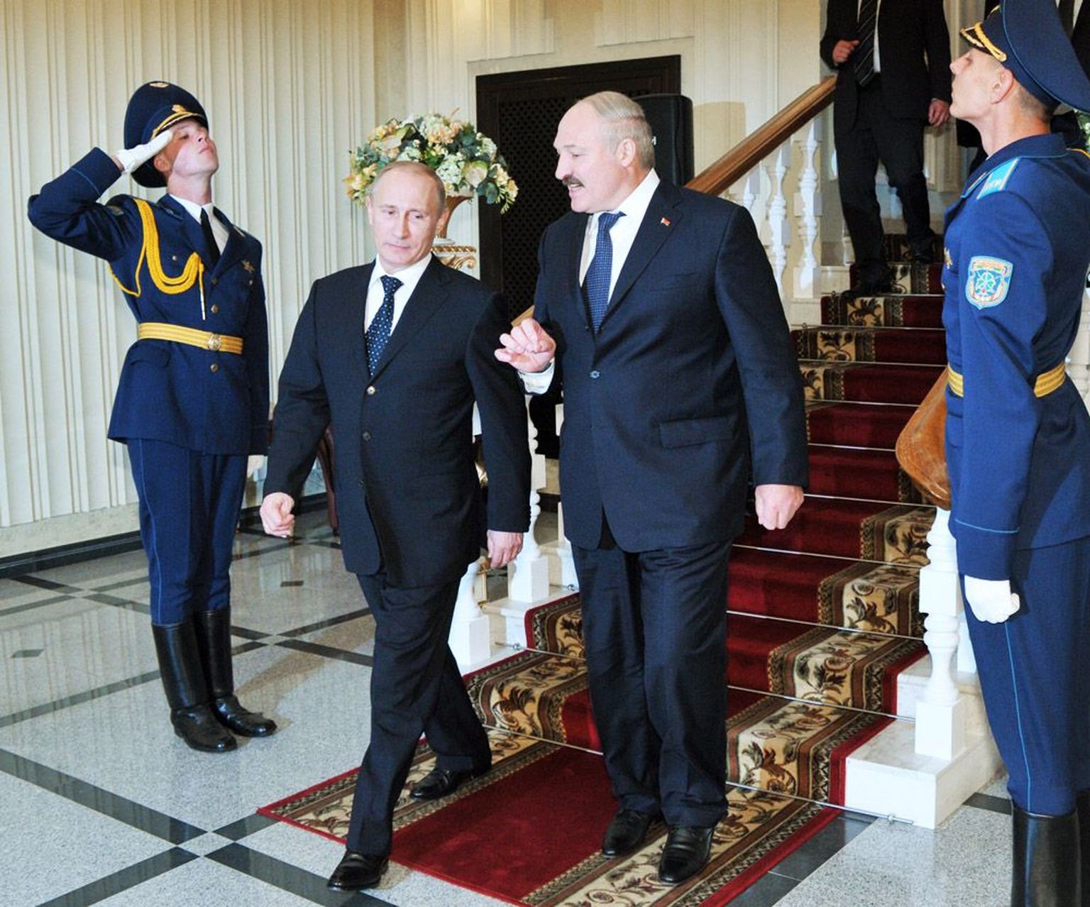 Venemaa president Vladimir Putin (vasakul teine) Valgevene president Aleksandr Lukašenka juhivad omapärast liitriiki.