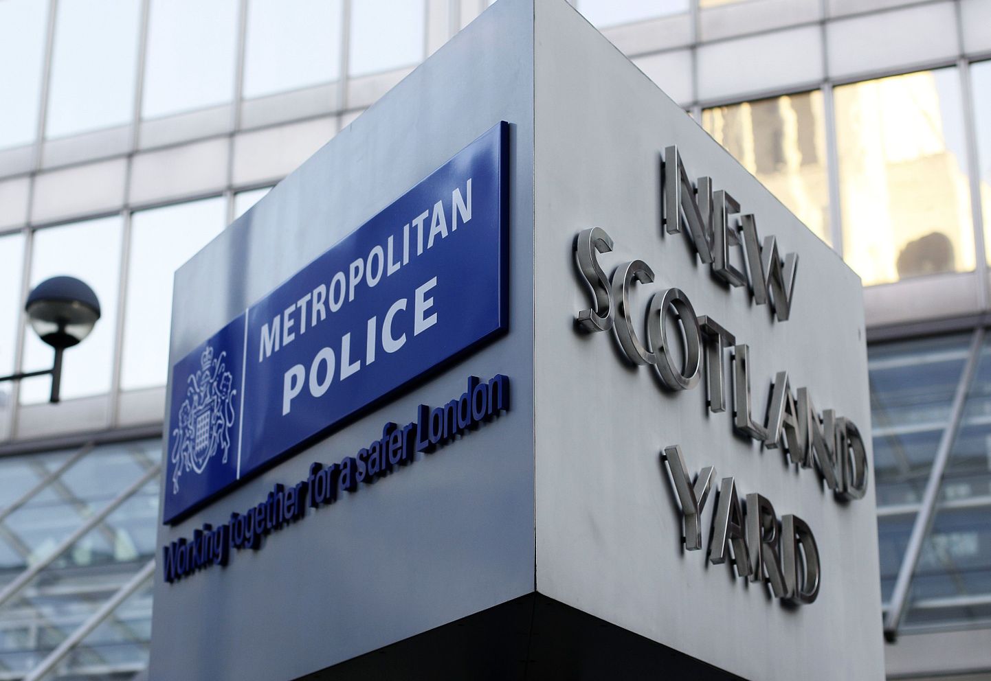 Vaade Scotland Yardi peakorterile.