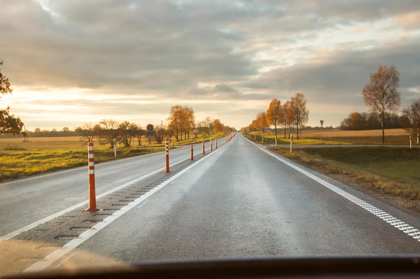 Aaspere ja Haljala vahelisel teelõigul olevad kummipostid kaovad peagi ajalukku.