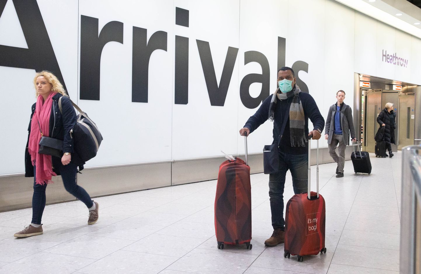 Reisjad saabumas Londoni Heathrow lennujaama.