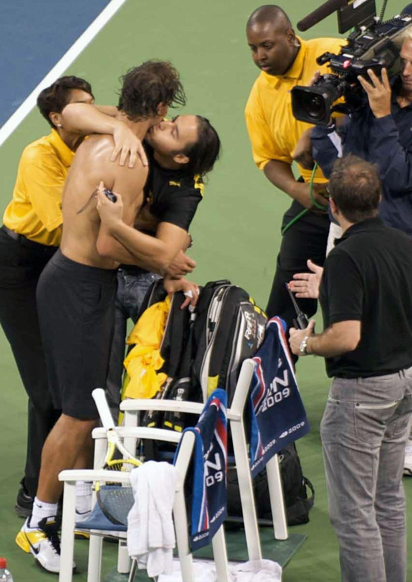 Fänn Noam Aorta tennisist Rafael Nadali suudlemas