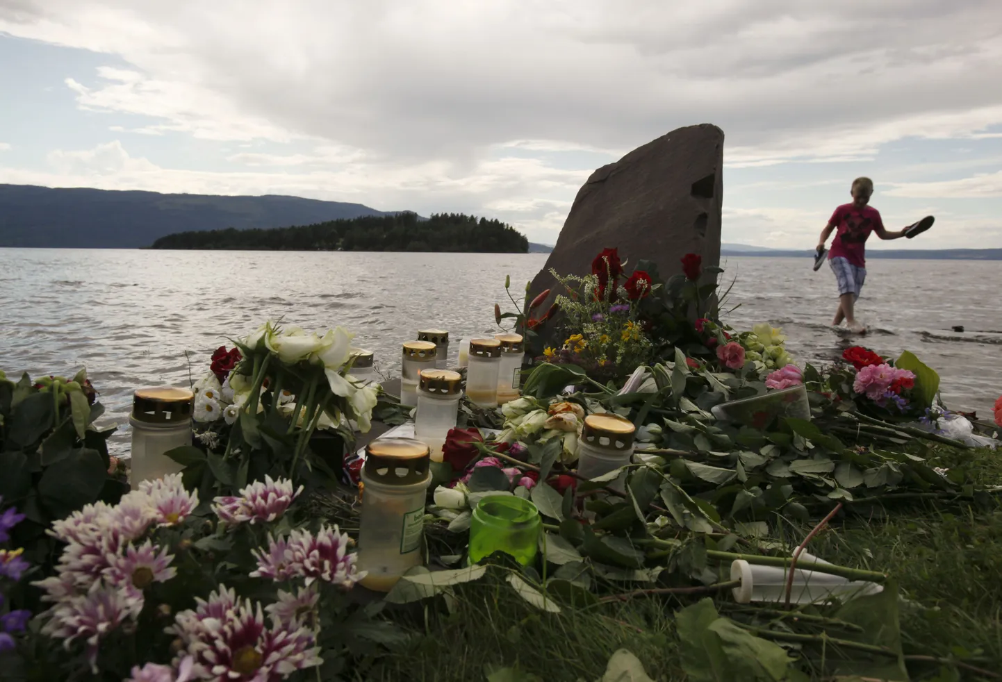Norra leinab nädala eest toimunud terrorirünnakute ohvreid