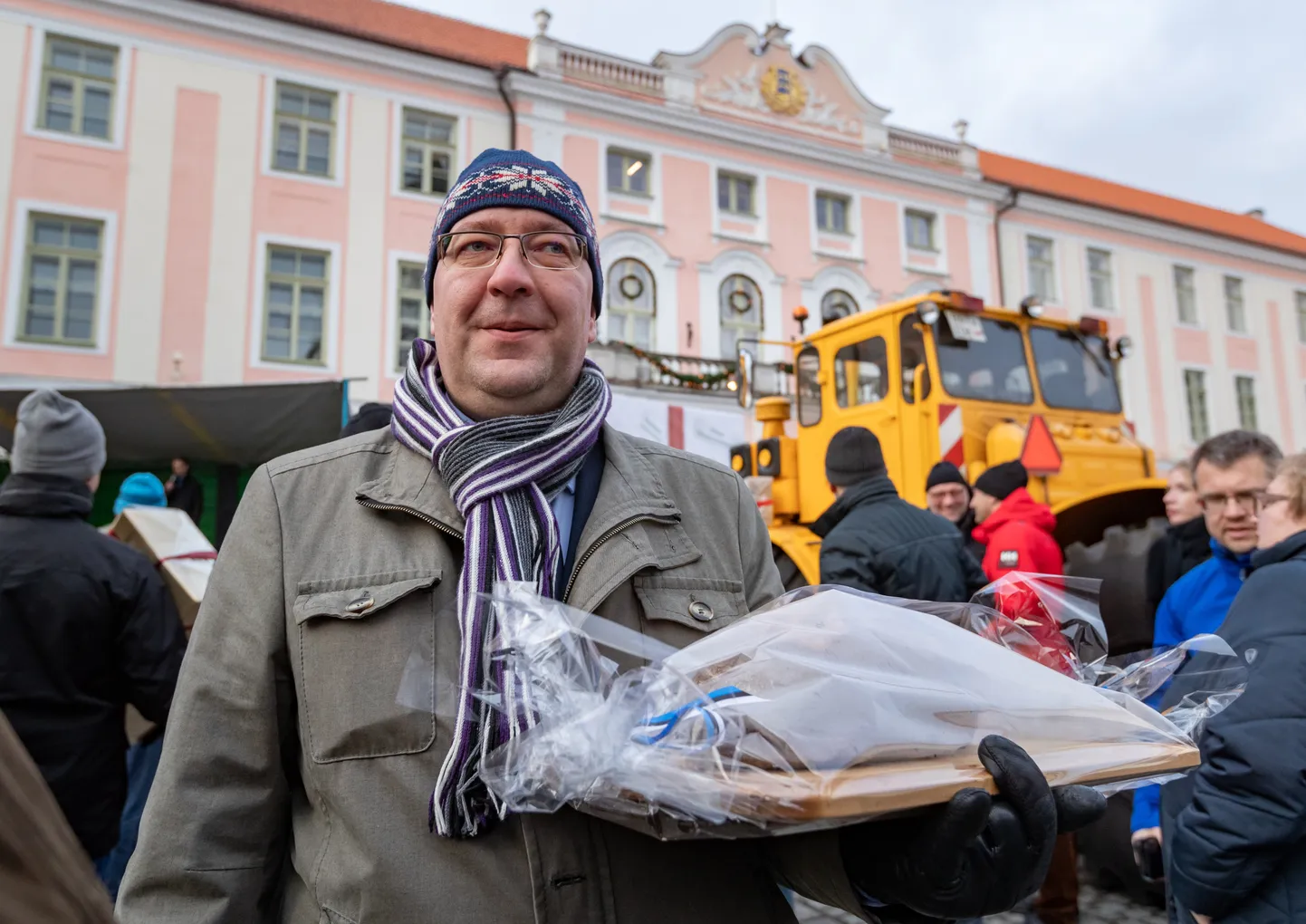 Maaeluminister Arvo Aller astus mullu ametisse täpselt sel päeval, mil Toompeal toimus põllumeeste meeleavaldus üleminekutoetuste nimel. Toona kasvas esialgu lubatud viis miljonit kümnele ja uus minister saadeti ametivannet andma heatahtlike soovidega. Nüüd siis null.