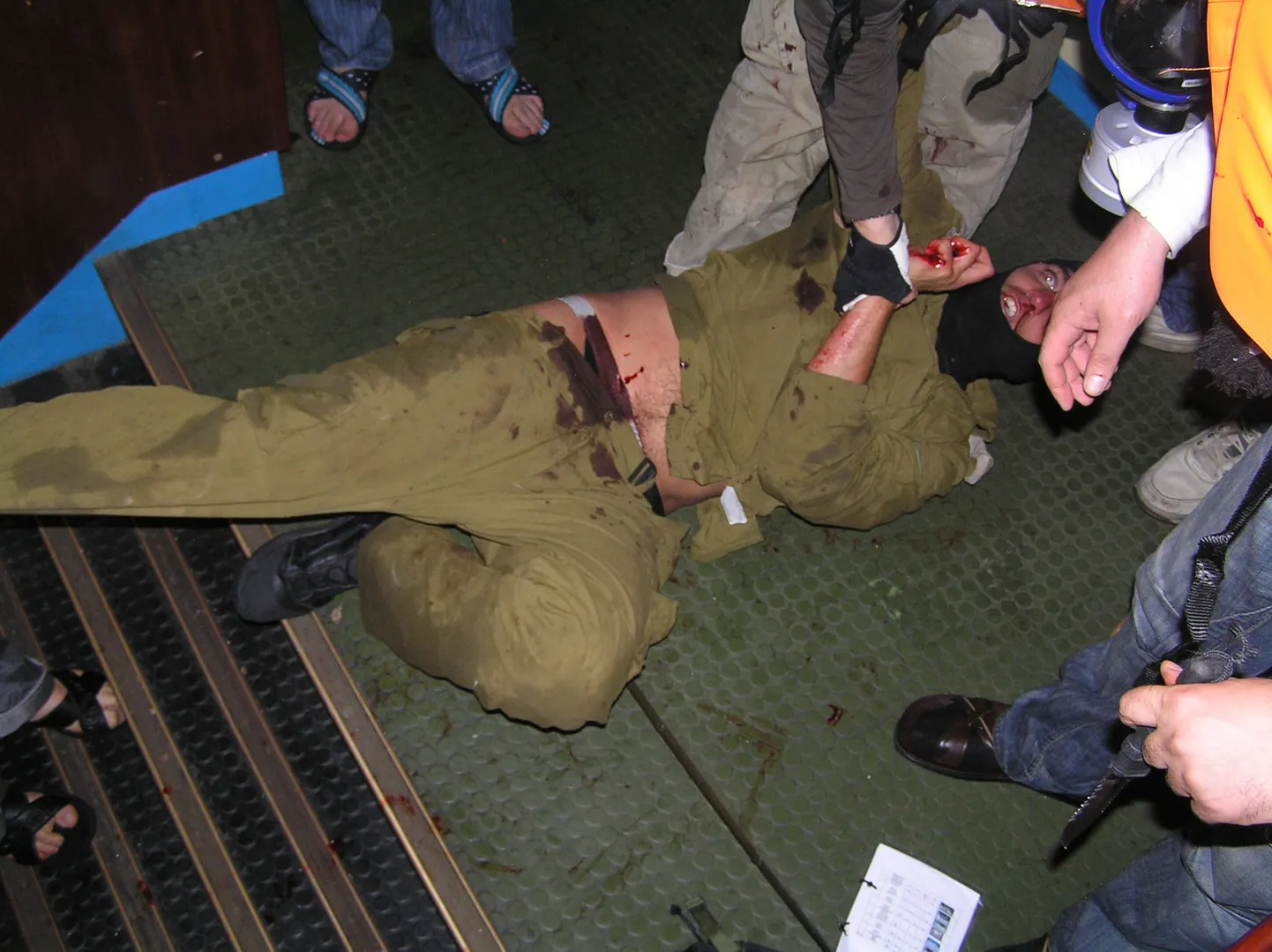 Iisraeli eriväelane mullu 31. mail Mavi Marmaral aktivistide küüsis.