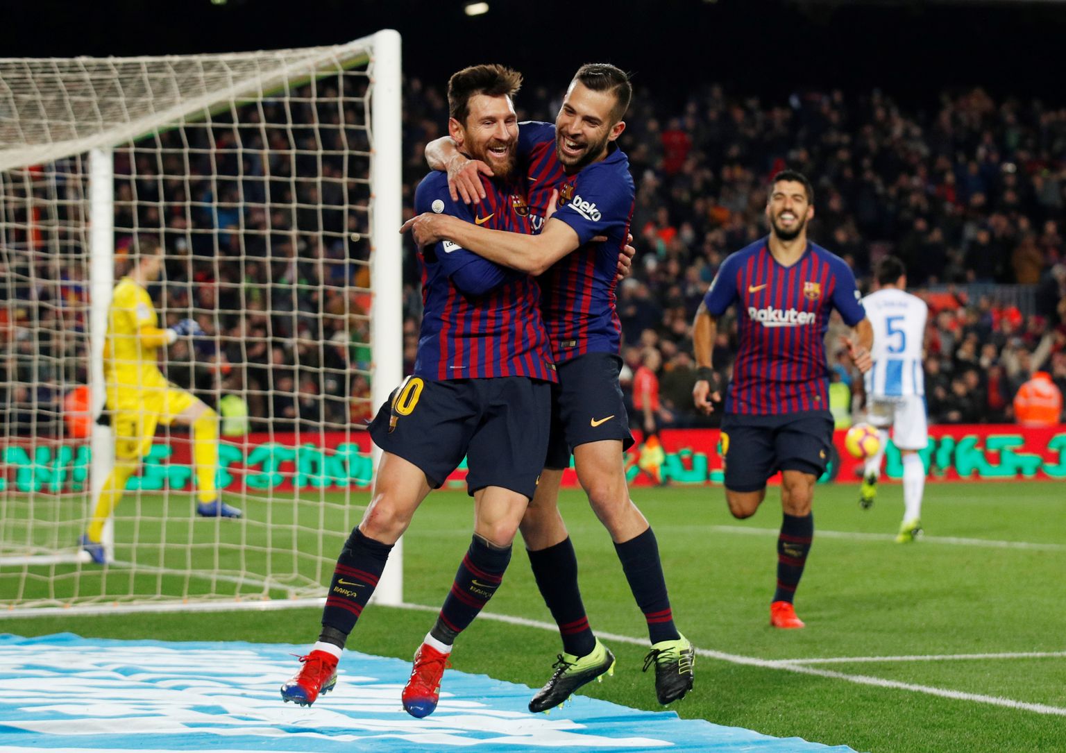 Lionel Messi (Jordi Alba embuses) tõusis taas Barcelona sangariks.