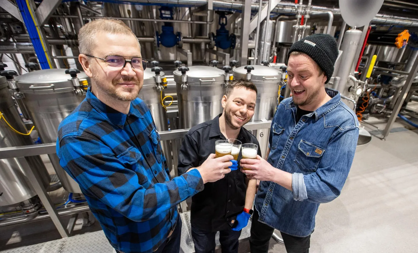 Põhjala õlletehases tegutsevad tõsised õllefännid. Vasakult Enn Parel, Chris Pilkington, Peeter Keek.