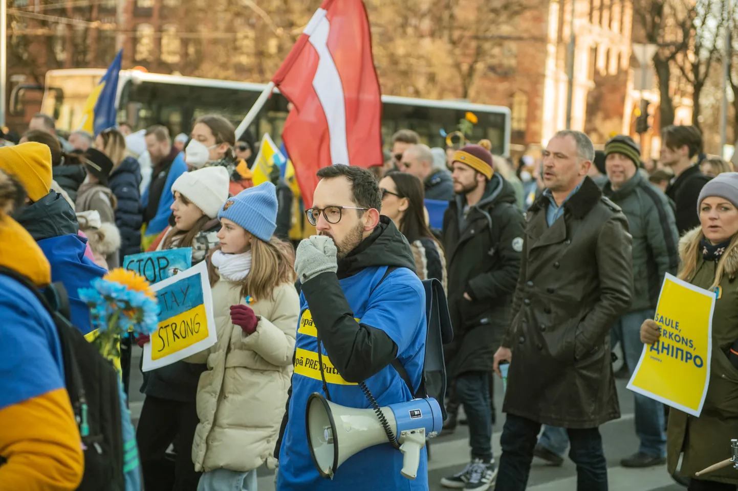 Шествие "Вместе с Украиной! Вместе против Путина!" в Риге