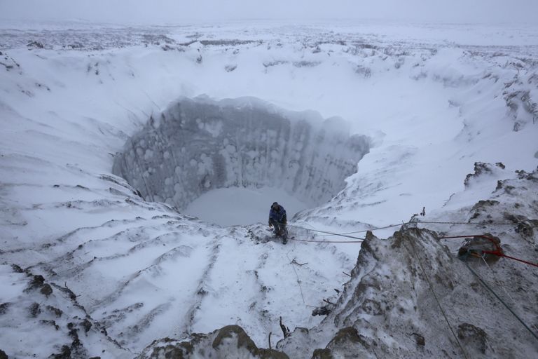 Hiljuti tekkinud kraater Siberis. Foto:Scanpix