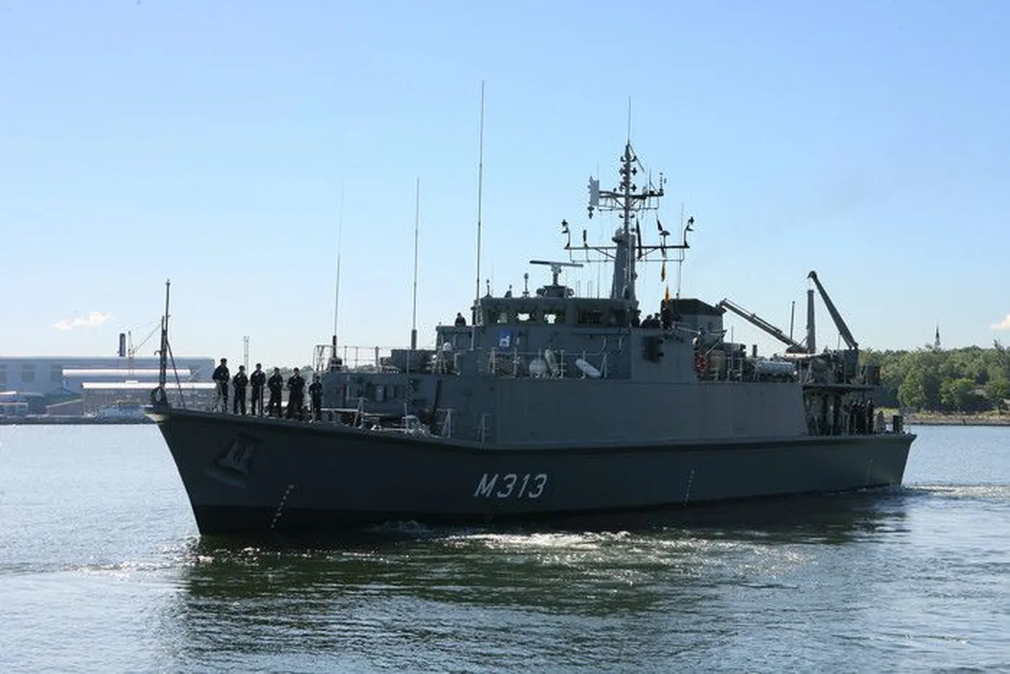 Admiral Cowan Tallinnast lahkumas.