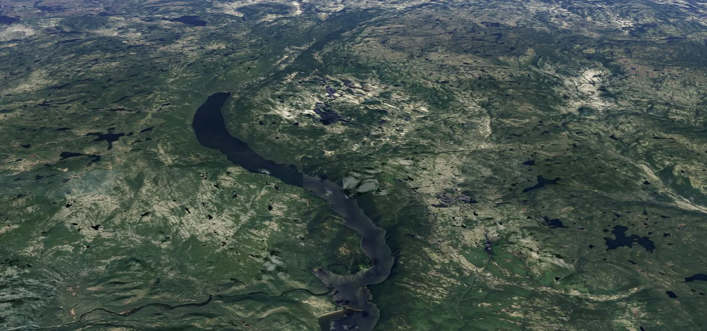 Potentsiaalne meteoriidikraater asub umbes 100 kilomeetrit Harakast (Quebec) põhja pool ja selle läbimõõt on umbes 15 kilomeetrit, mis on näha sellel Google Earthi pildil.