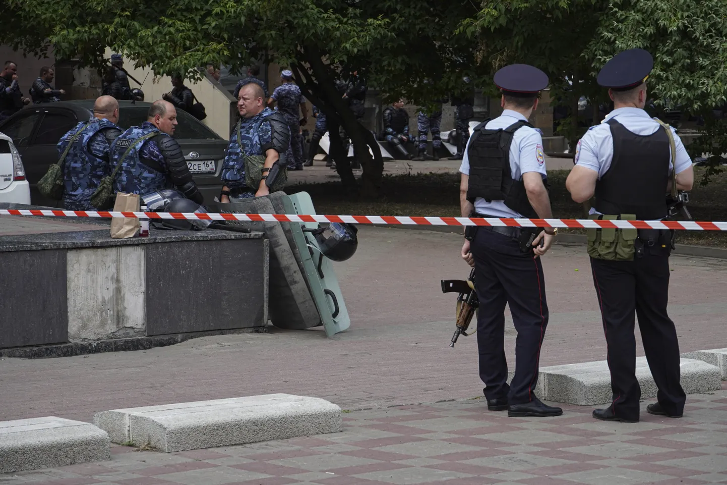 Полиция оцепила территорию вокруг СИЗО в Ростове-на-Дону после захвата заложников