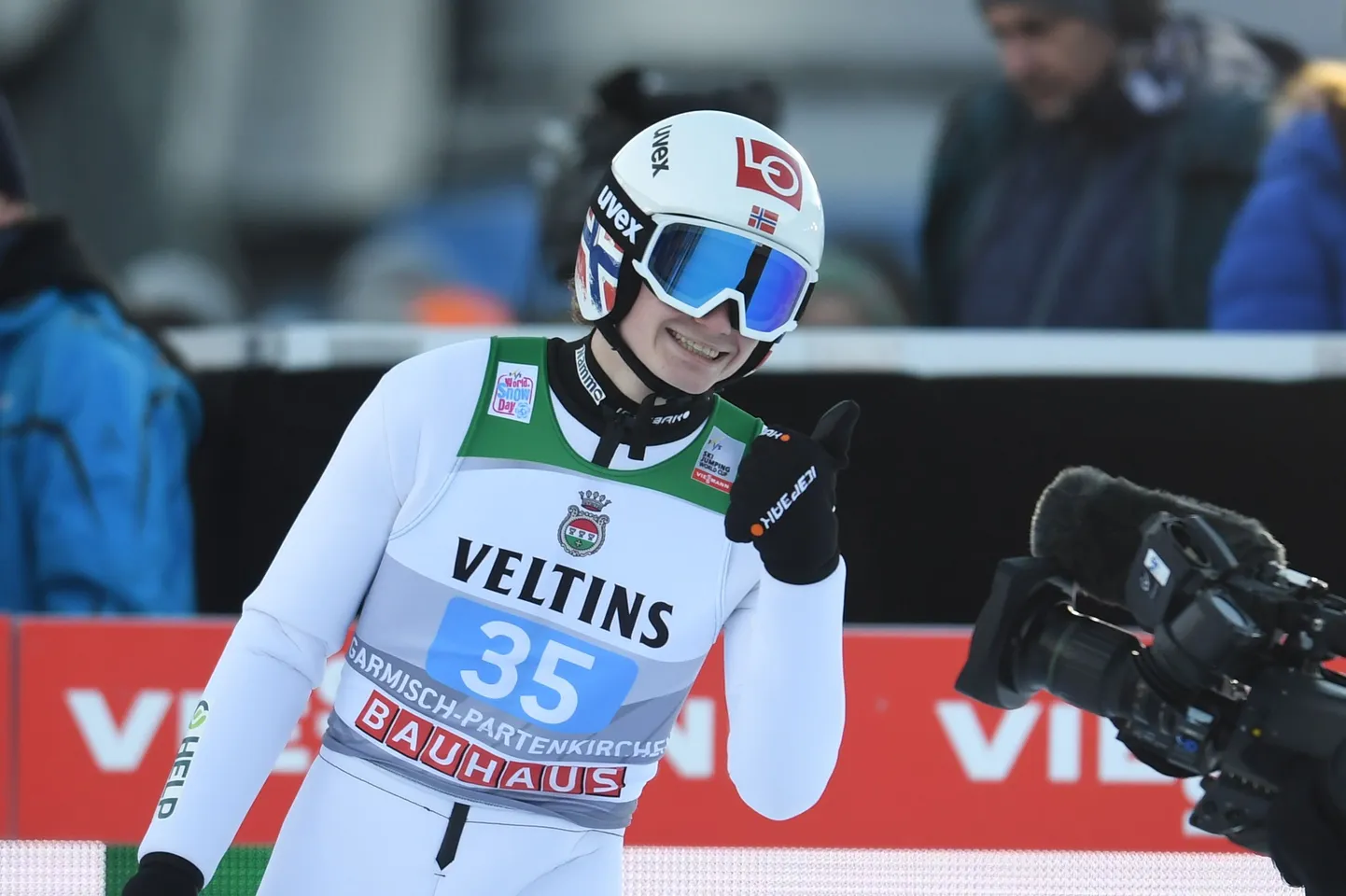 Rahulolev võidumees Marius Lindvik.