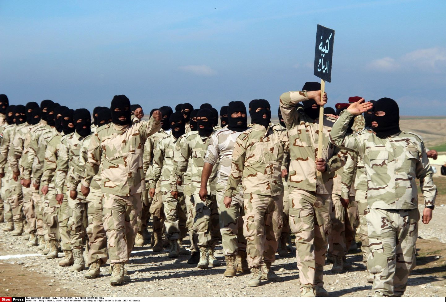 Iraagi vlitsusvägede pool võitlev paramilitaarne üksus treeningul.