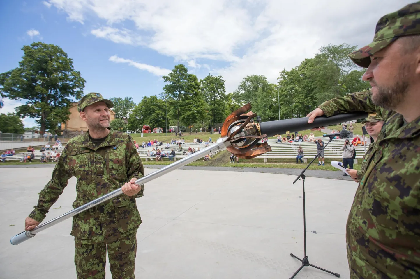 Nagu juba tavaks saanud, annab Sakala maleva pealik Andrus Tiitus suurelt paraadilt toodud võidutule edasi linna ja valdade esindajatele. Eelmisel aastal võttis Viljandi linna võidutule vastu volikogu esimees Helir-Valdor Seeder.