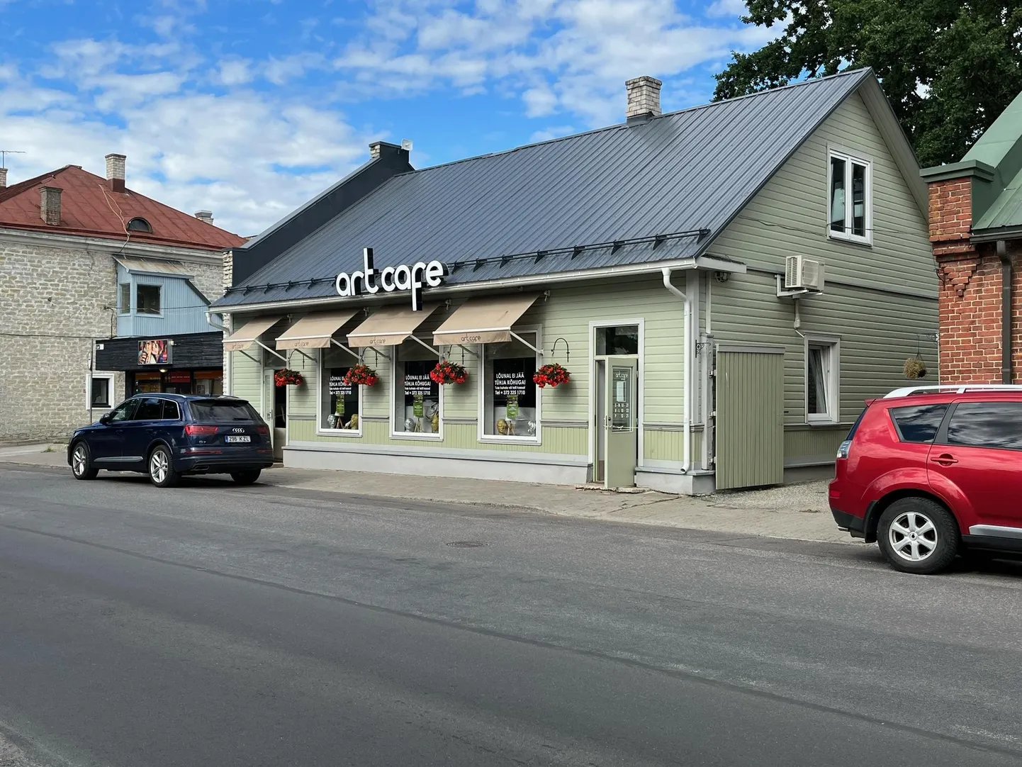 Собственница Art Café Анне Ныгу сказала, что на ситуацию в кафе влияют любые мероприятия.