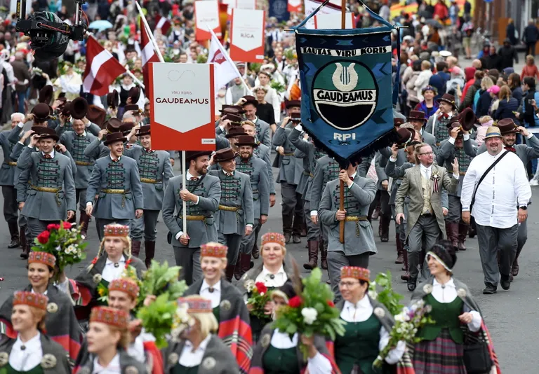 XXVI Vispārējo latviešu Dziesmu un XVI Deju svētku dalībnieku gājiens 2018. gadā.