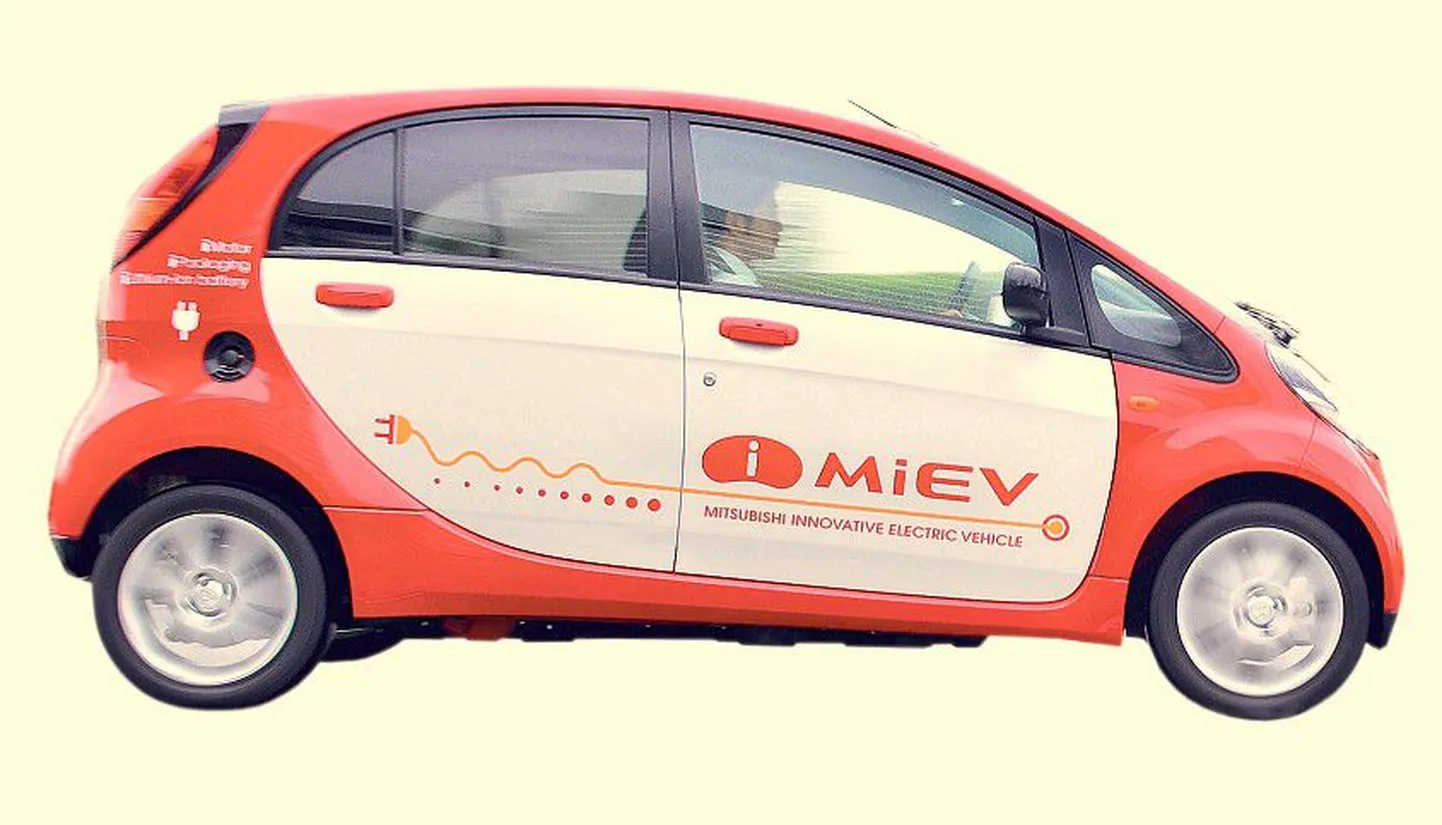 Кроме этого, правительство купит 507 электромобилей Mitsubishi iMiEV для социальных работников местных самоуправлений.