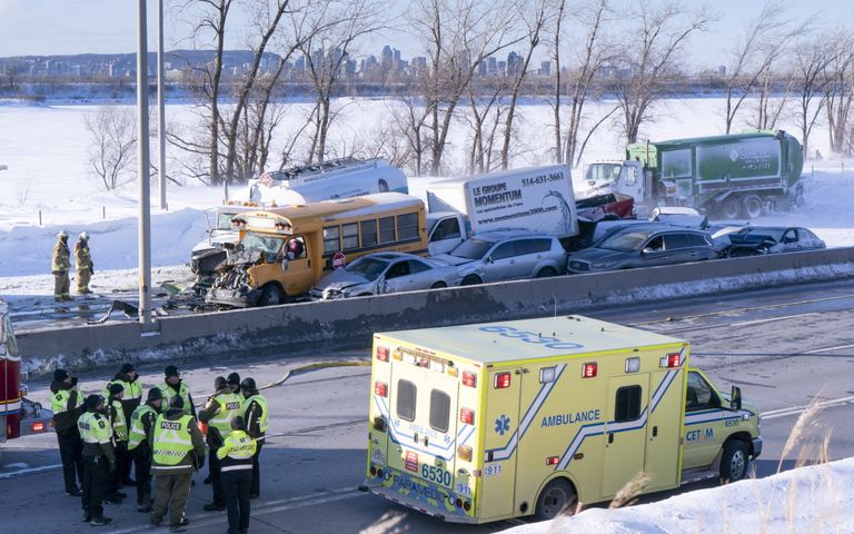 Päästetöötajad Kanadas Montreali eeslinnas La Prairie'is, kus toimus 200 autoga ahelavarii.
