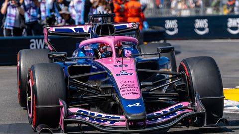 AMETLIK ⟩ FIA kustutas Aroni tiimikaaslase karistuse ja ennistas F1 etapil esikolmikusse