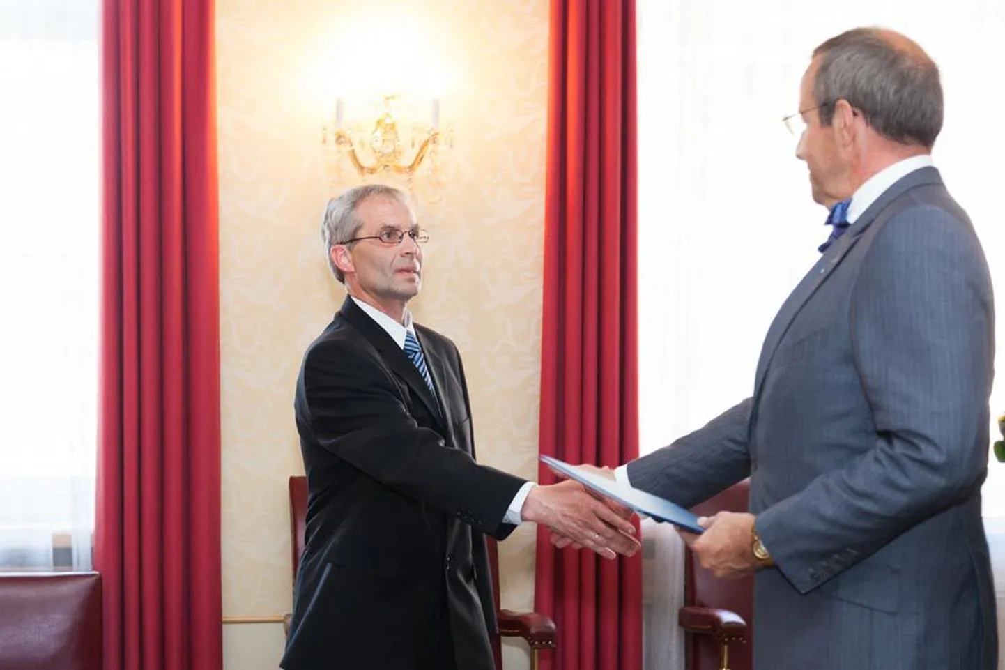 Juuni algul luges Aivar Hint president Toomas Hendrik Ilvesele ette kohtuniku ametivande ja seejärel määrati ta ametisse.