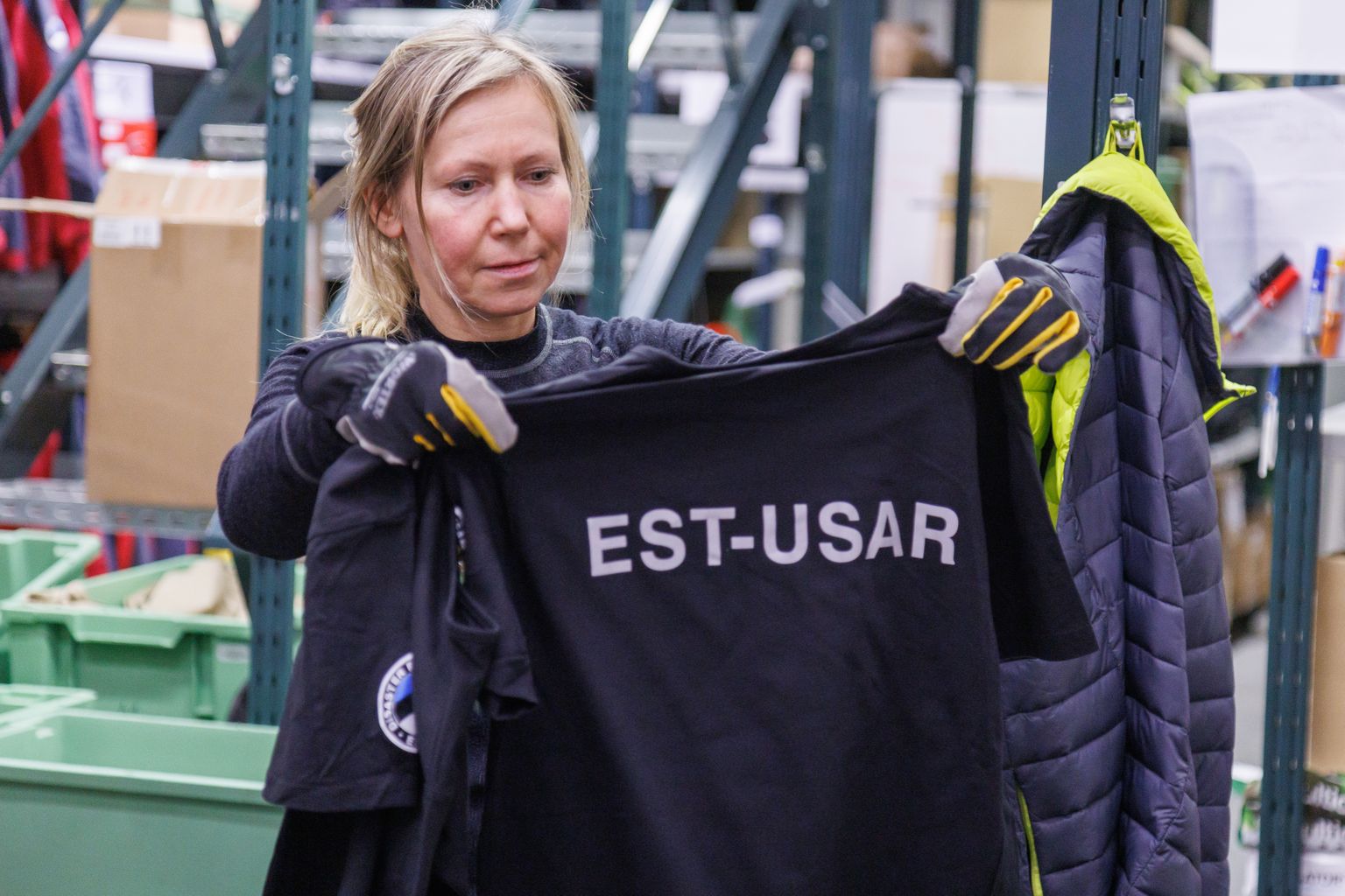 Eesti varingupäästemeeskond EST-USAR valmistub Päästeameti Kose logistikakeskuses appi sõitma Türgi maavärinaohvritele