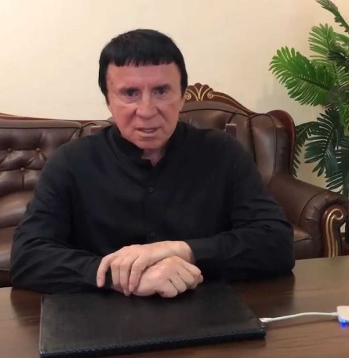 Анатолий Кашпировский снова проводит в России свои сеансы, по-прежнему собирающие большую аудиторию.